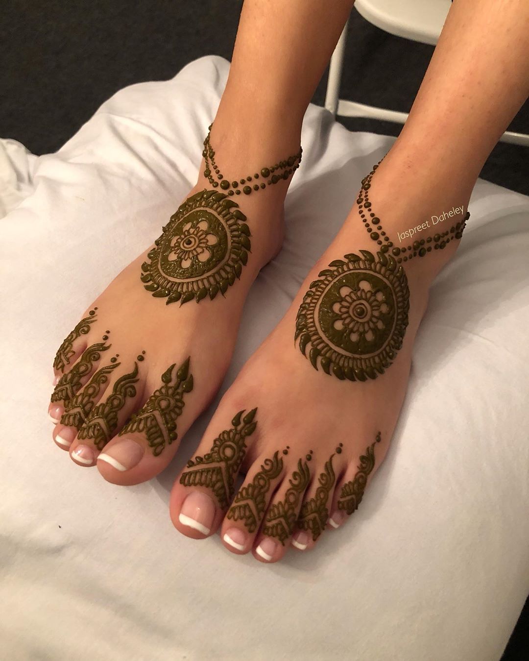 Why do people put henna on their feet?